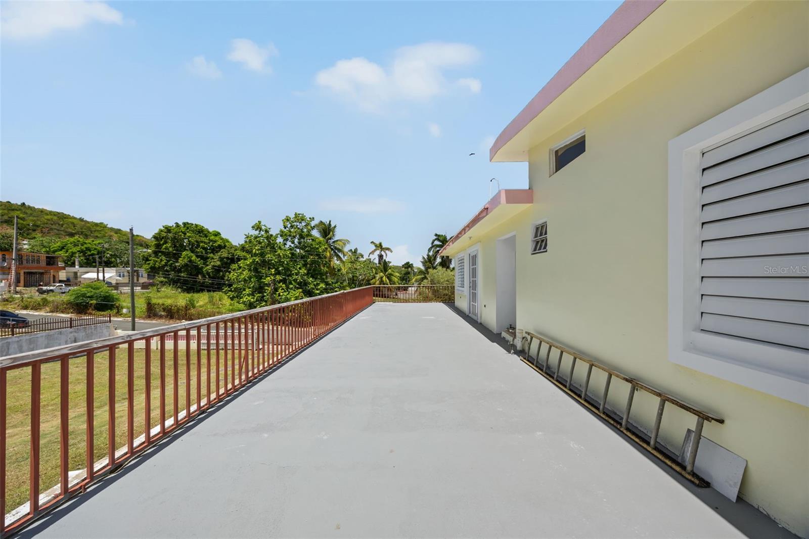 LAS CALDERONAS COMMUNITY - Residential Income