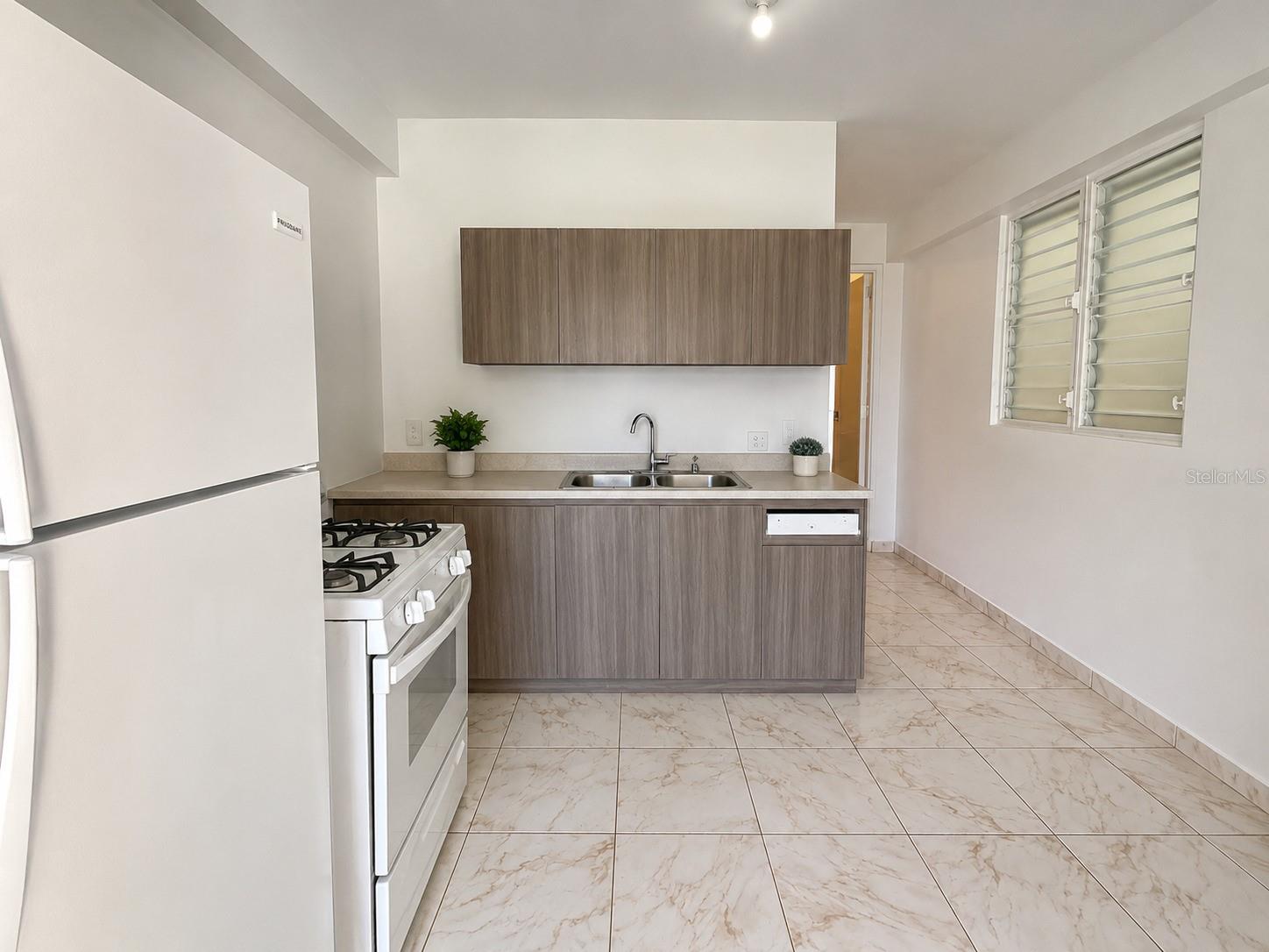 LAS CALDERONAS COMMUNITY - Residential Income
