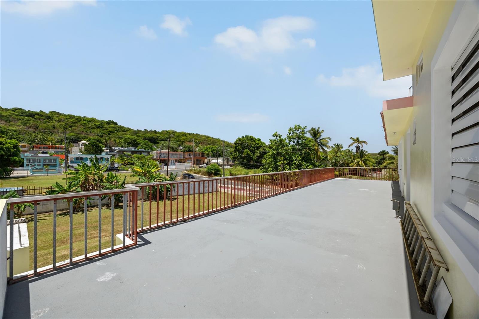 LAS CALDERONAS COMMUNITY - Residential Income