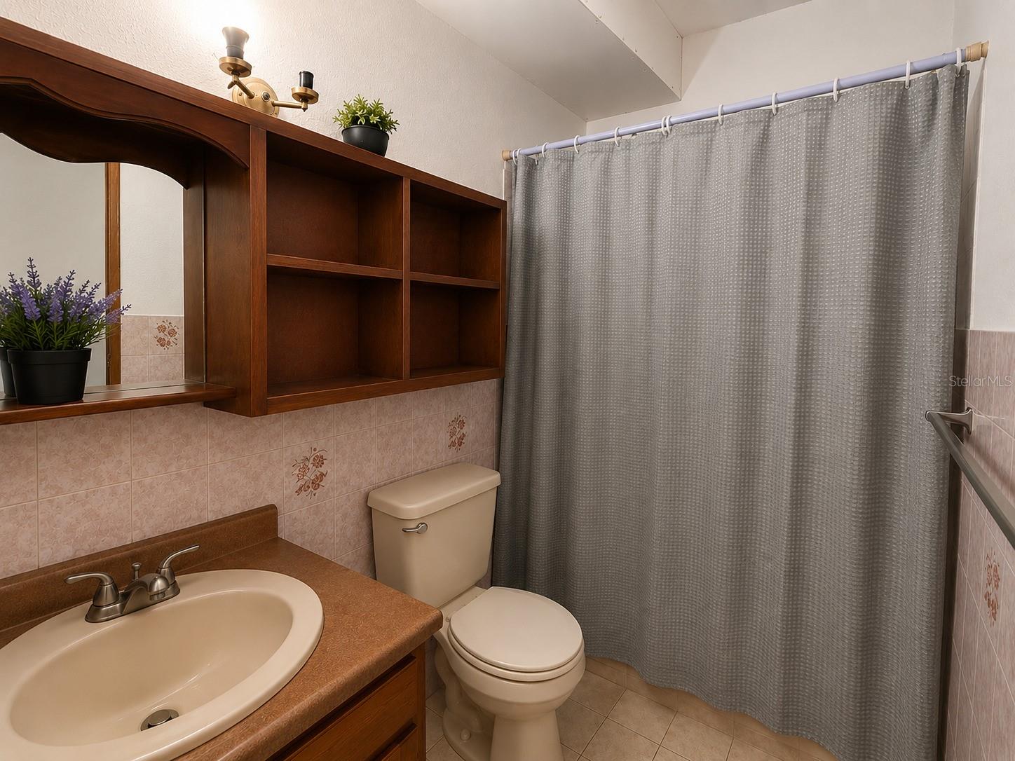 LAS CALDERONAS COMMUNITY - Residential Income