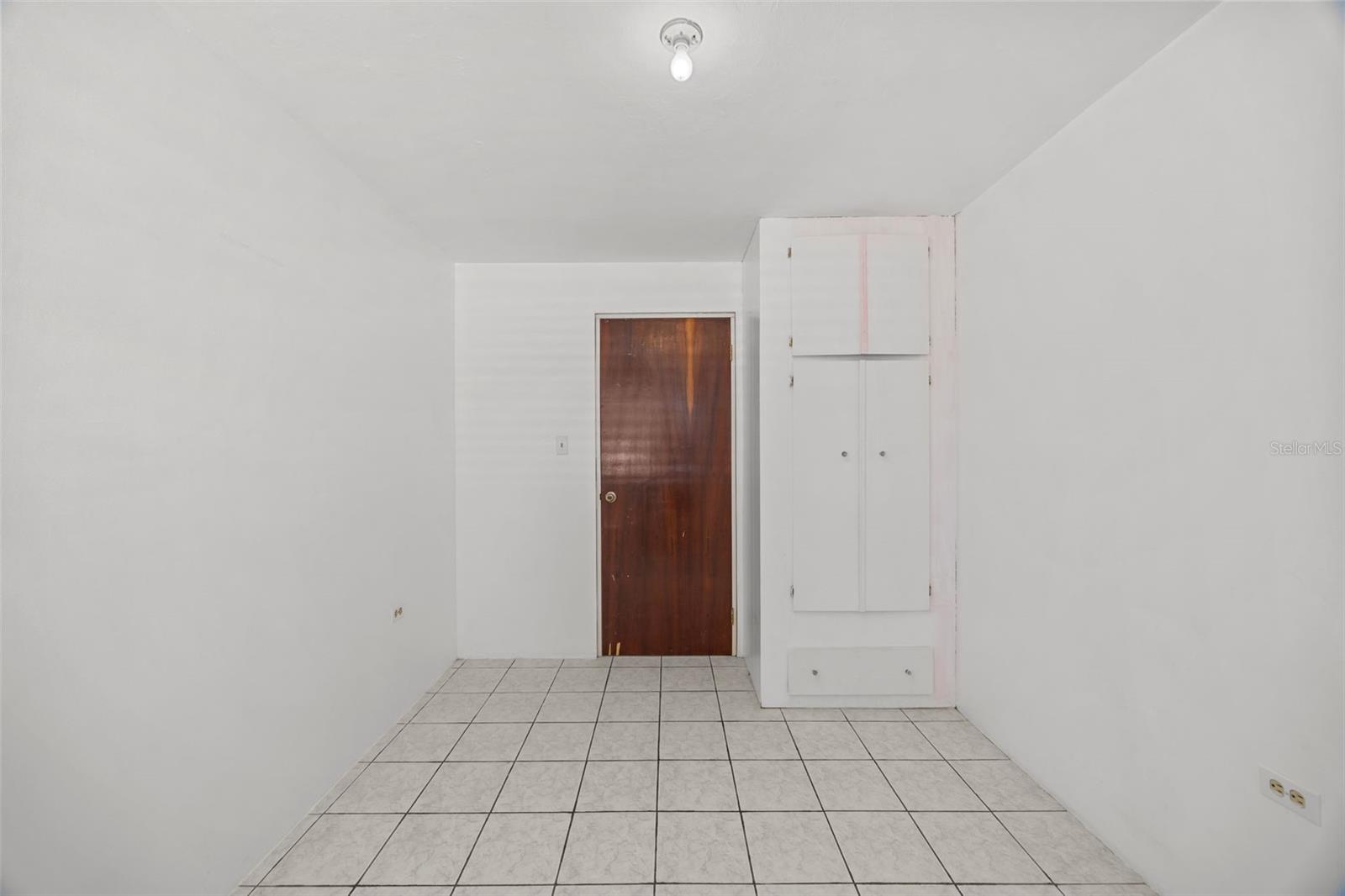 LAS CALDERONAS COMMUNITY - Residential Income