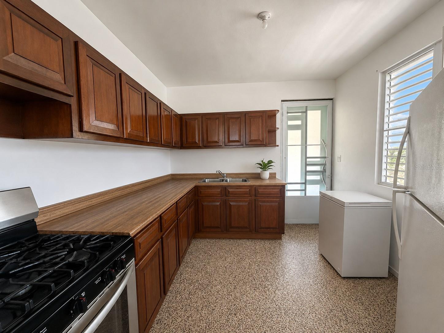 LAS CALDERONAS COMMUNITY - Residential Income