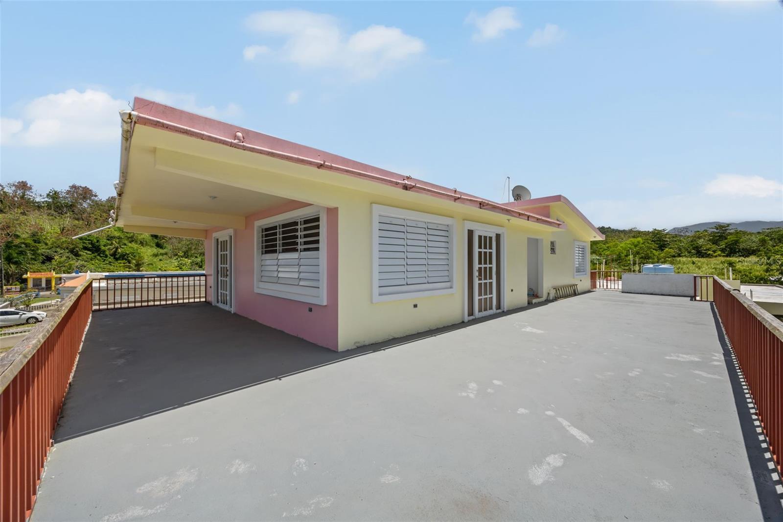LAS CALDERONAS COMMUNITY - Residential Income
