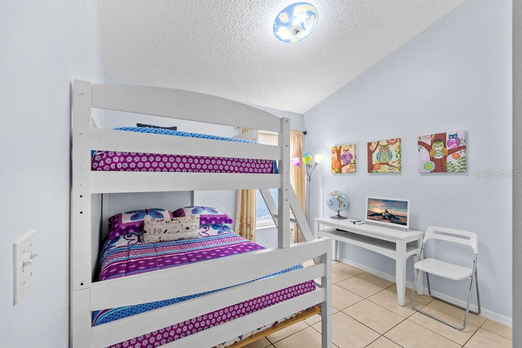 CRESCENT LAKES - Residential