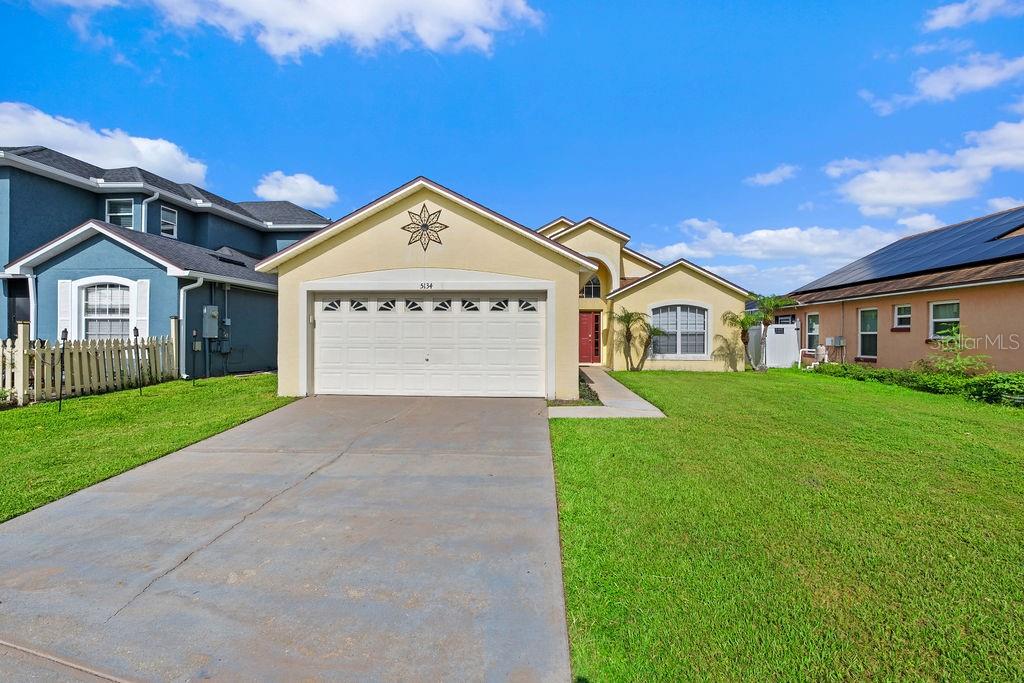 CRESCENT LAKES - Residential