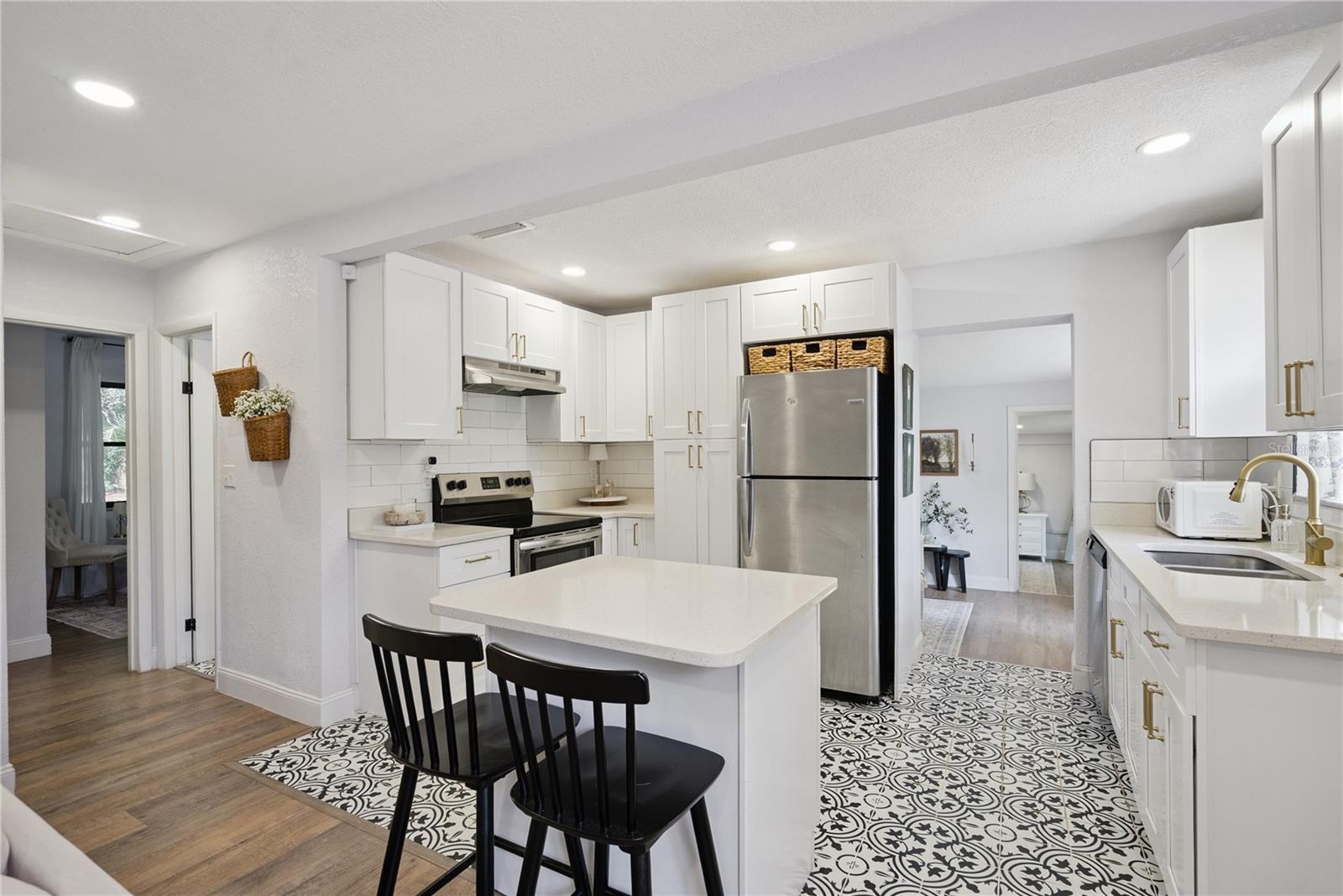 DELTONA LAKES UNIT 03 TR I & H - Residential