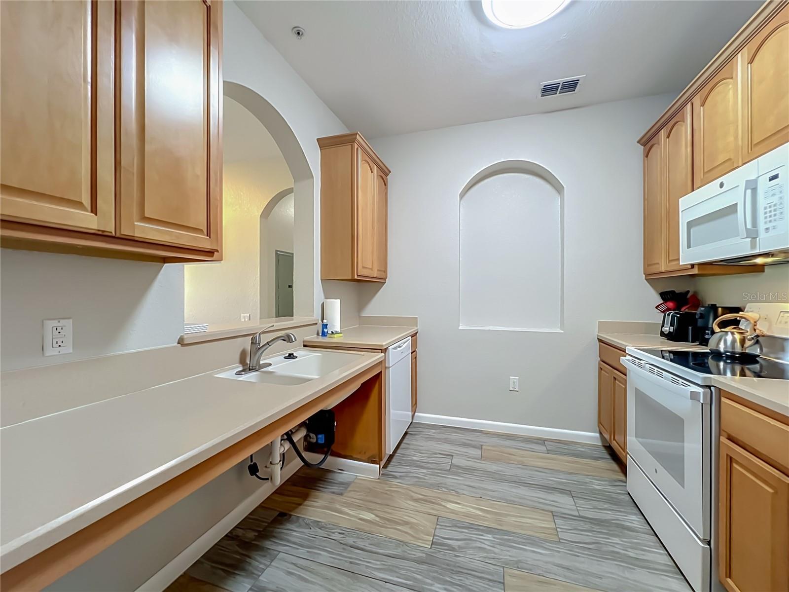 VISTA CAY/HARBOR SQUARE CONDO - Residential