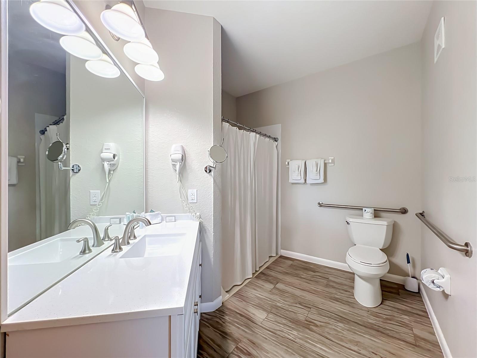 VISTA CAY/HARBOR SQUARE CONDO - Residential
