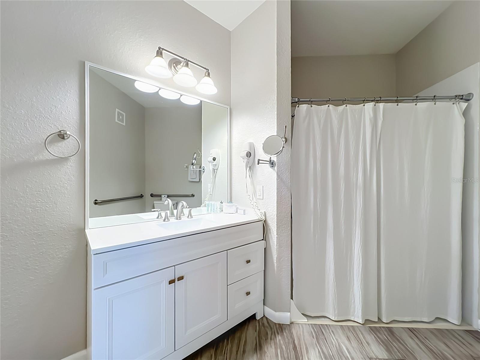 VISTA CAY/HARBOR SQUARE CONDO - Residential