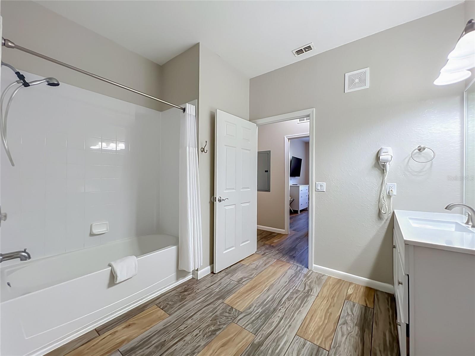 VISTA CAY/HARBOR SQUARE CONDO - Residential