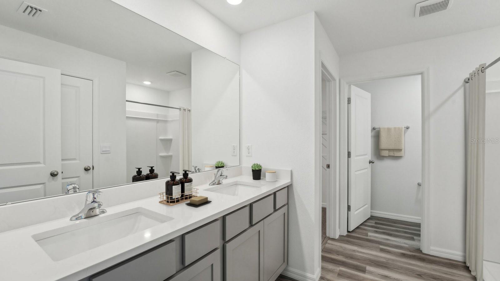 NORTHRIDGE - Residential