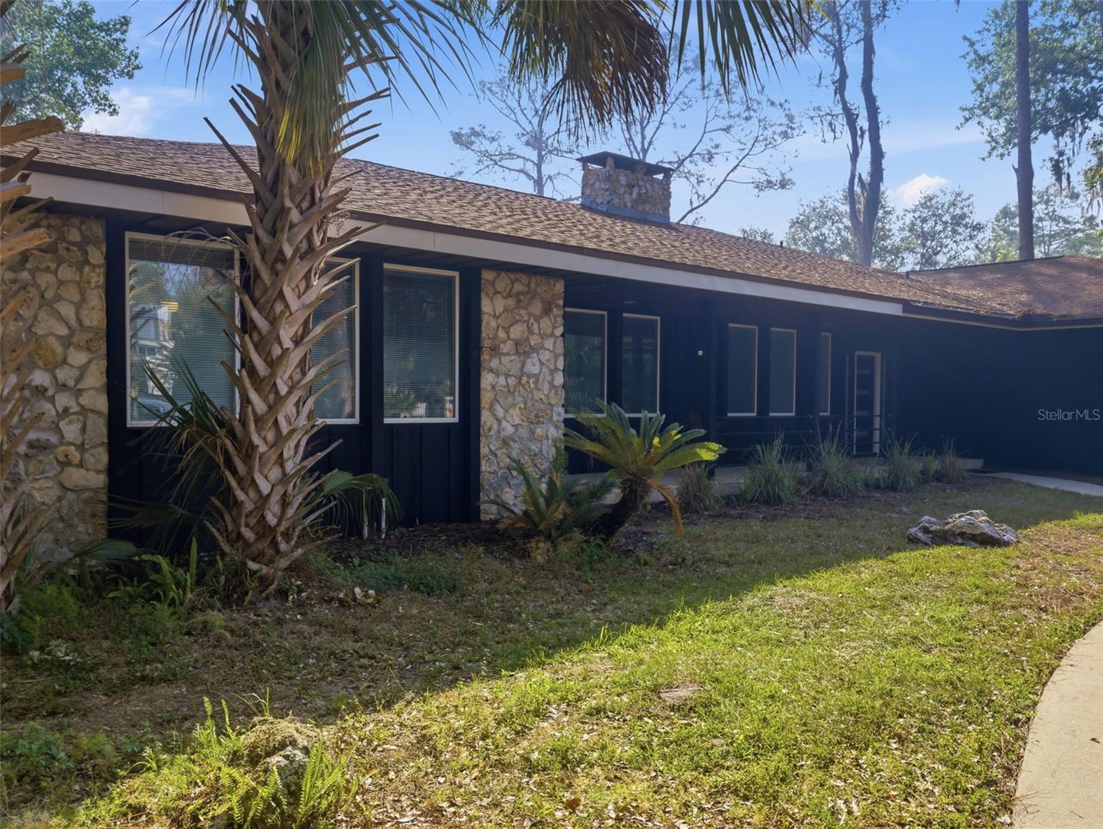COUNTRY CLUB MANOR - Residential