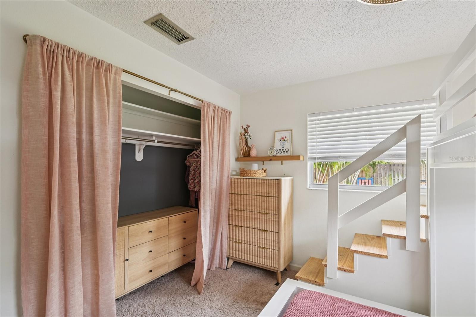 HENSONVILLE - Residential