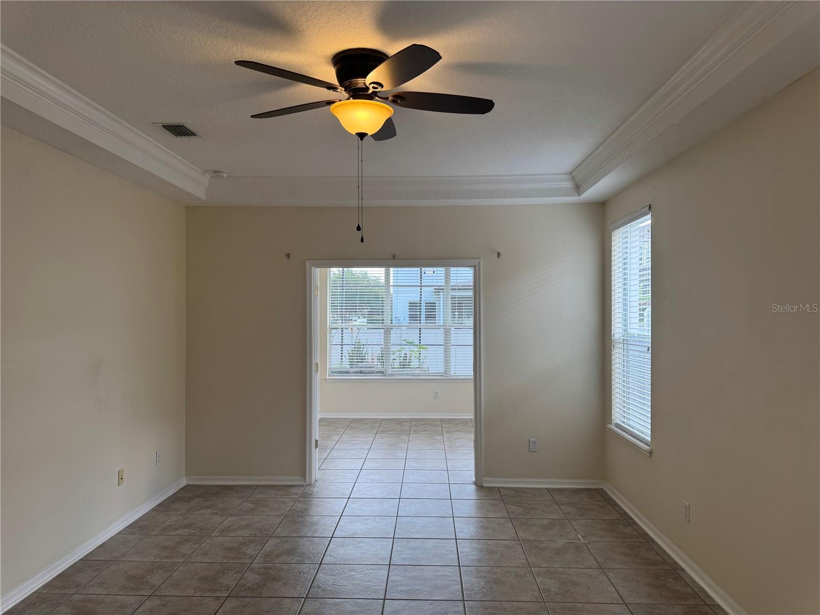 LAKES WINDERMERE PH 01 49 108 - Residential Lease