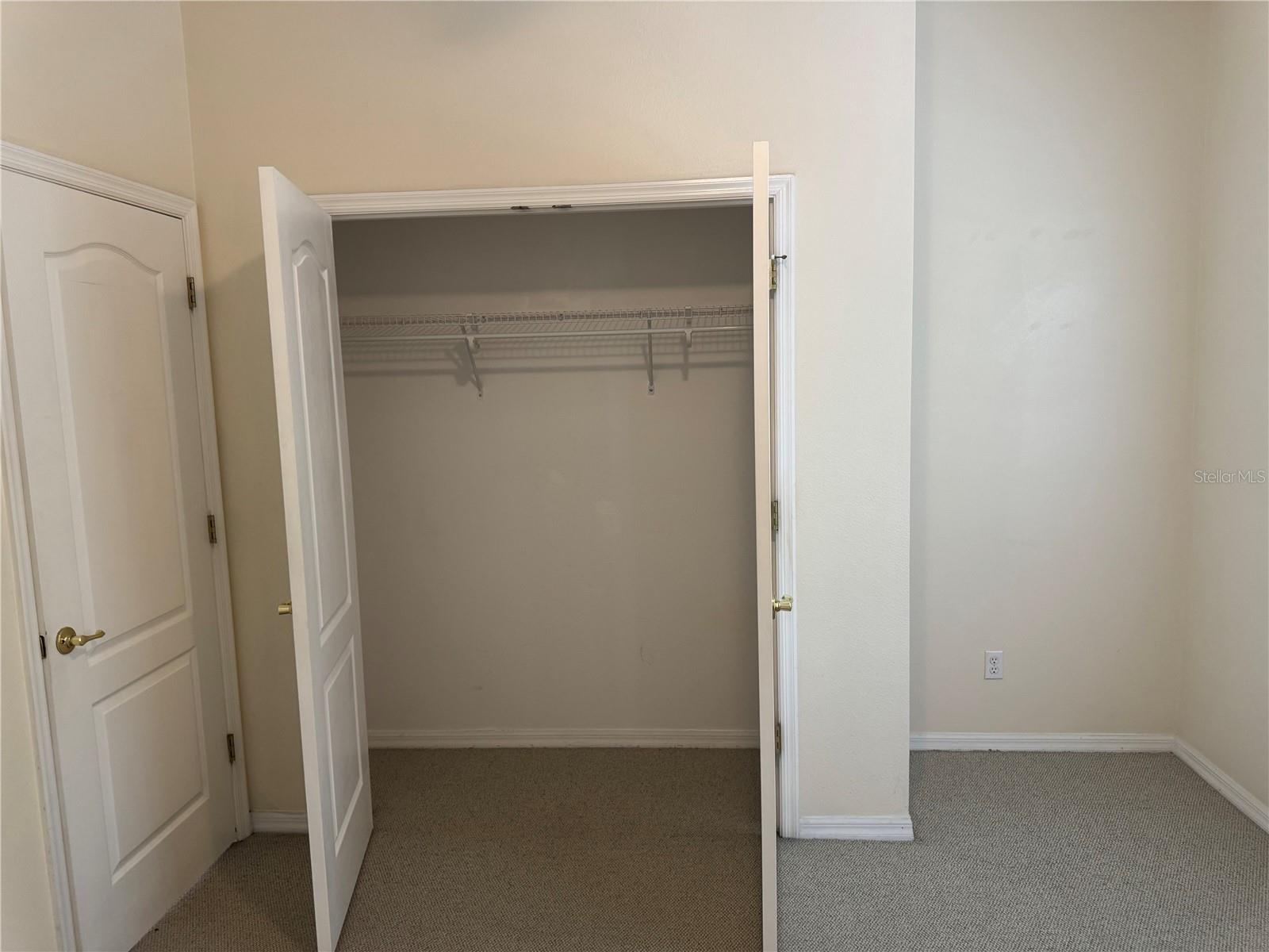 LAKES WINDERMERE PH 01 49 108 - Residential Lease