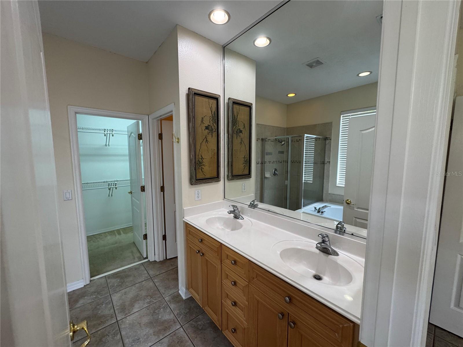 LAKES WINDERMERE PH 01 49 108 - Residential Lease