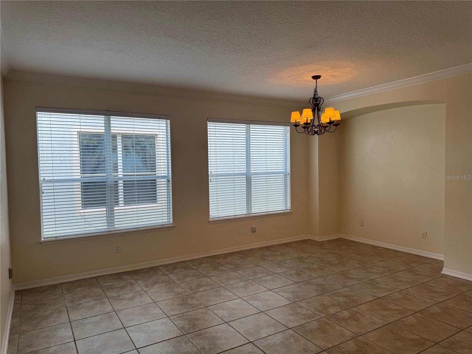 LAKES WINDERMERE PH 01 49 108 - Residential Lease