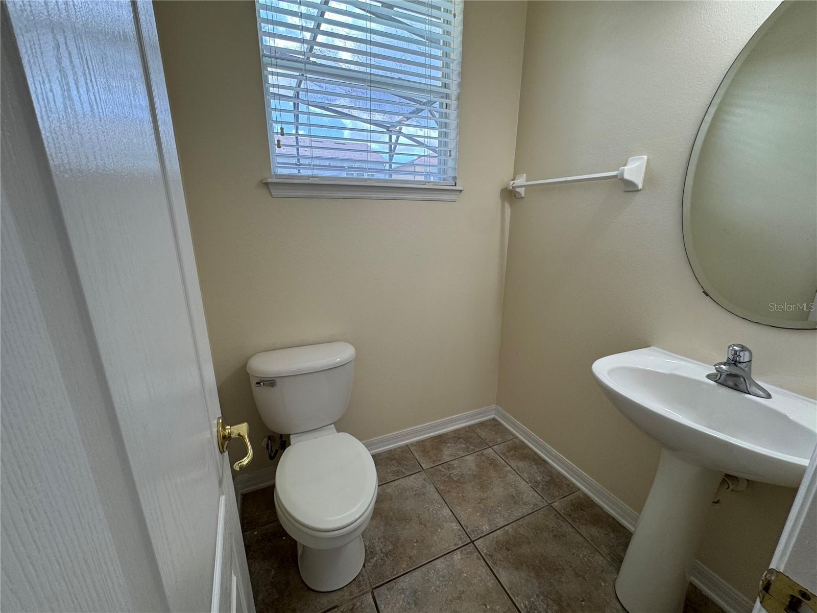 LAKES WINDERMERE PH 01 49 108 - Residential Lease