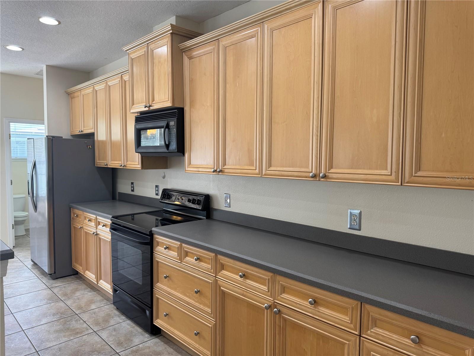 LAKES WINDERMERE PH 01 49 108 - Residential Lease