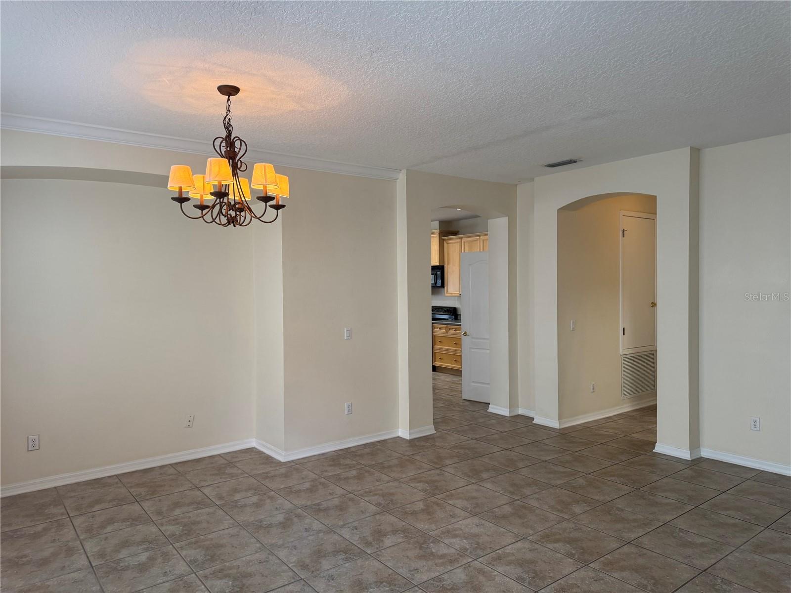 LAKES WINDERMERE PH 01 49 108 - Residential Lease
