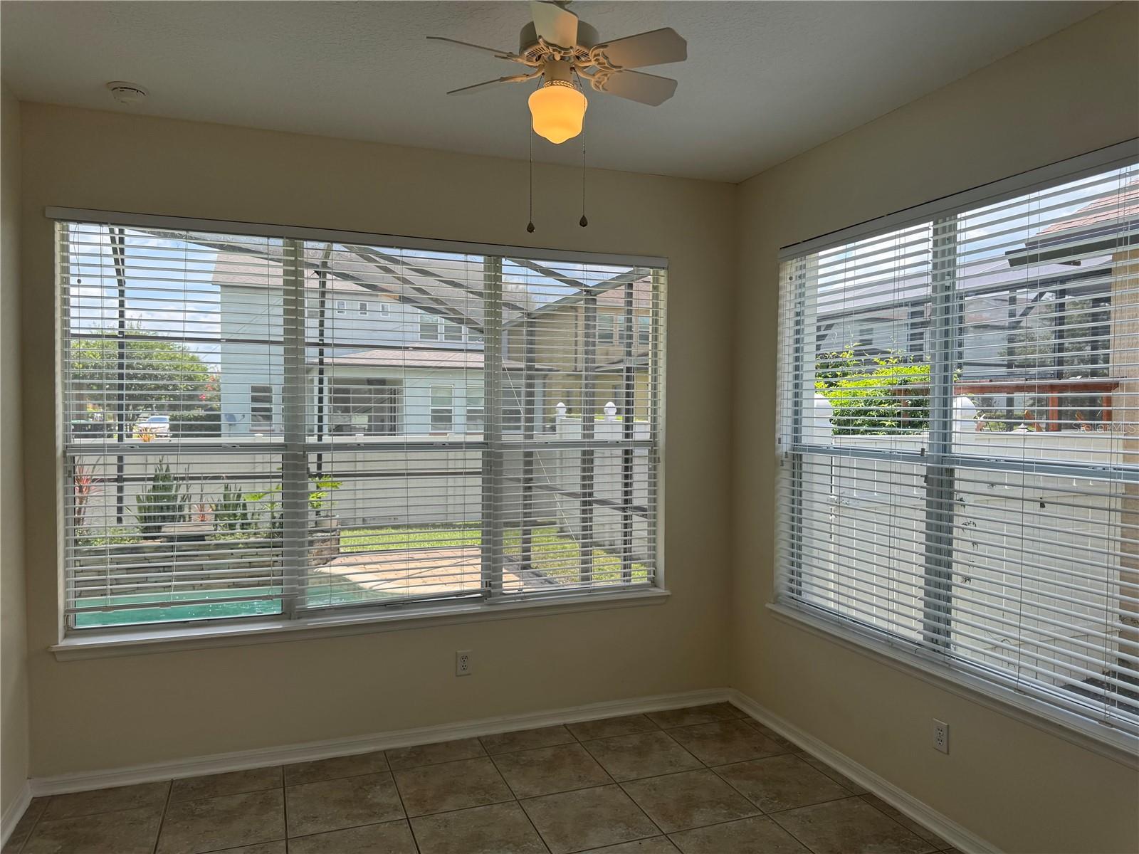 LAKES WINDERMERE PH 01 49 108 - Residential Lease