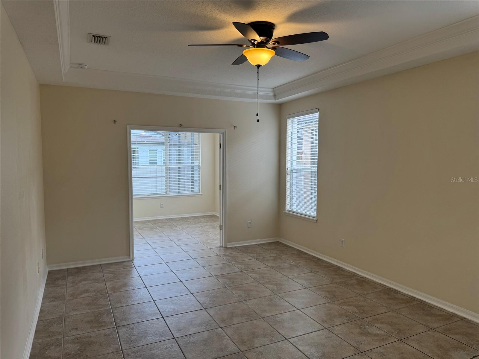 LAKES WINDERMERE PH 01 49 108 - Residential Lease