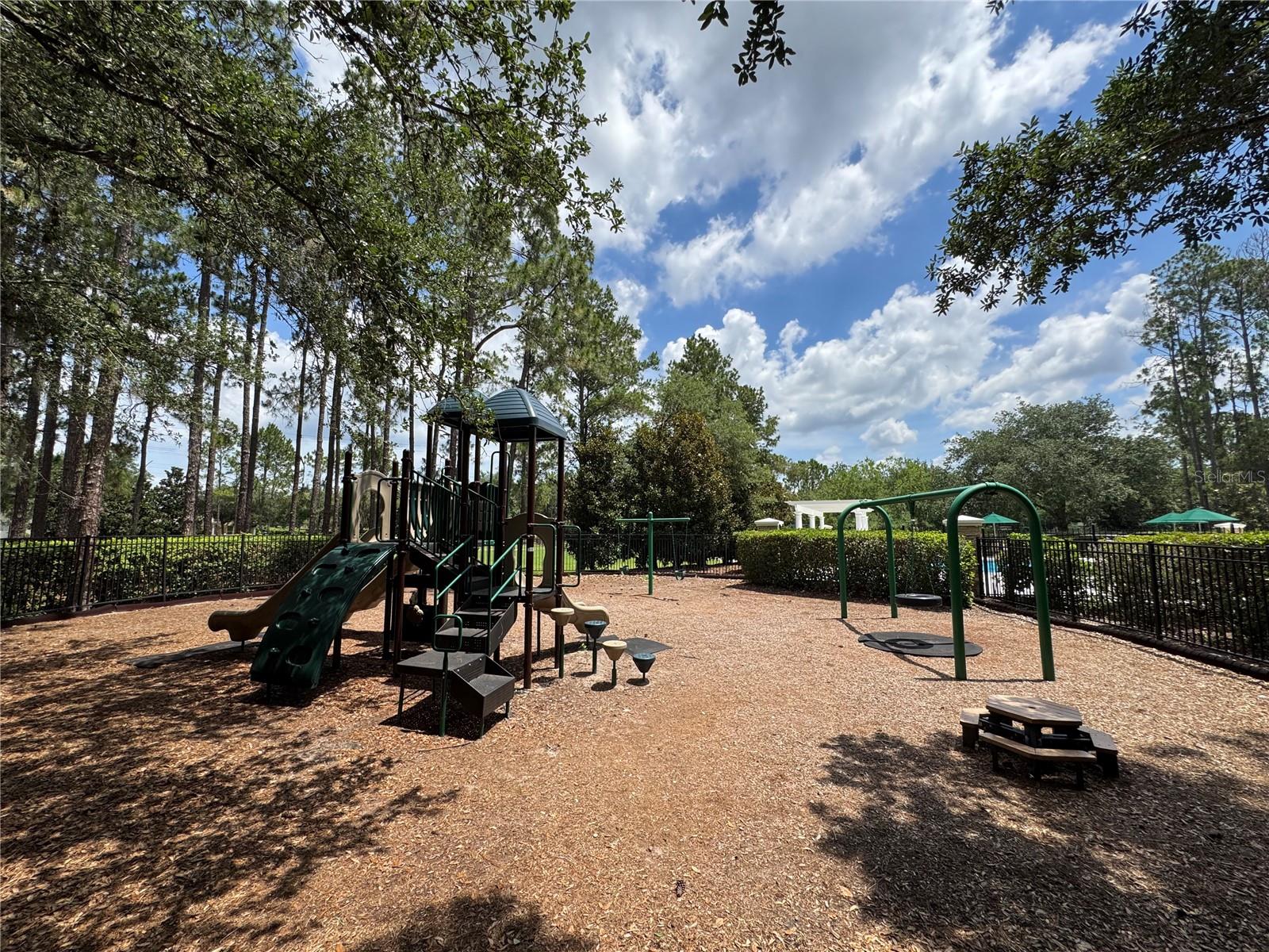 LAKES WINDERMERE PH 01 49 108 - Residential Lease