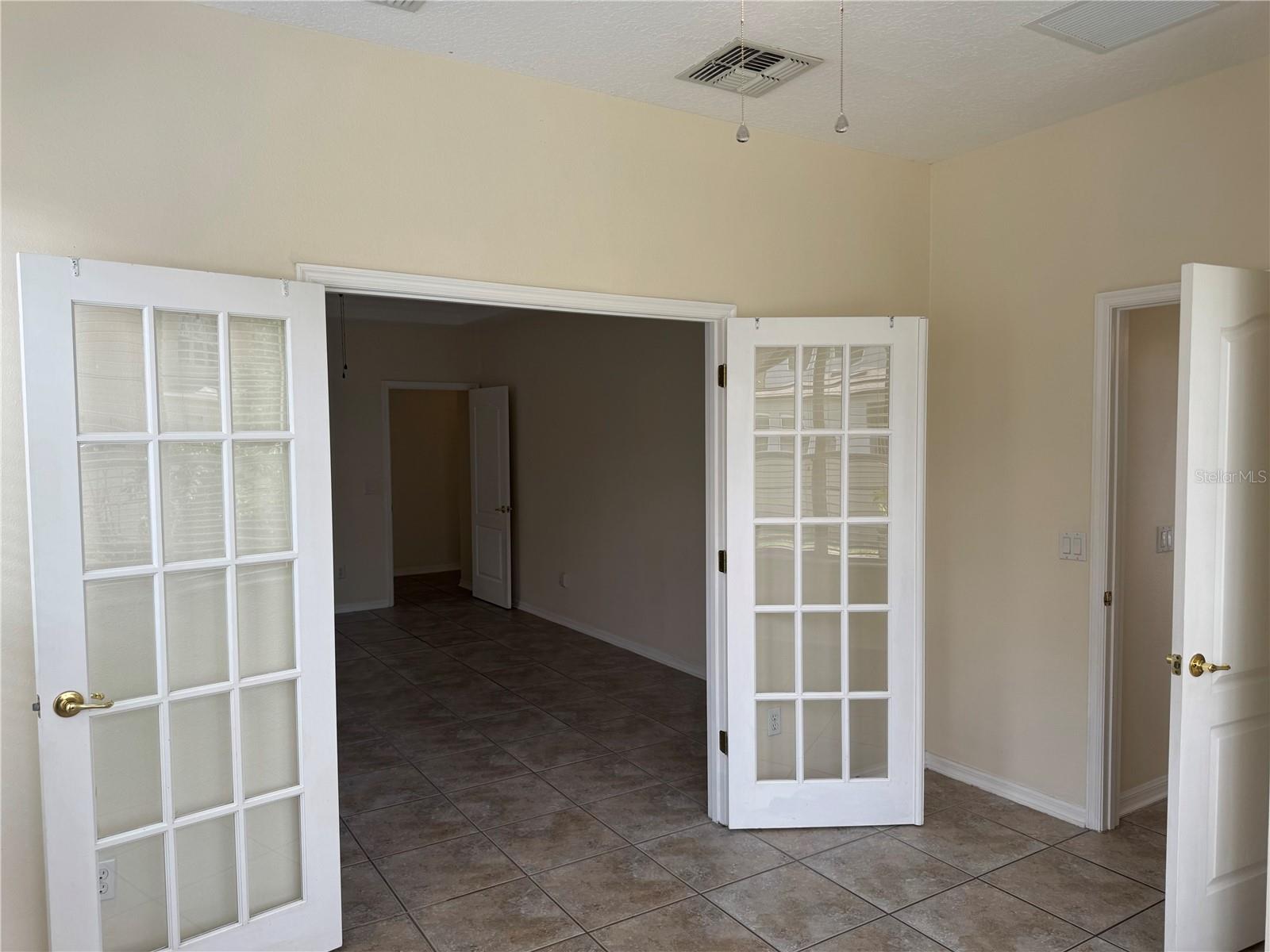LAKES WINDERMERE PH 01 49 108 - Residential Lease