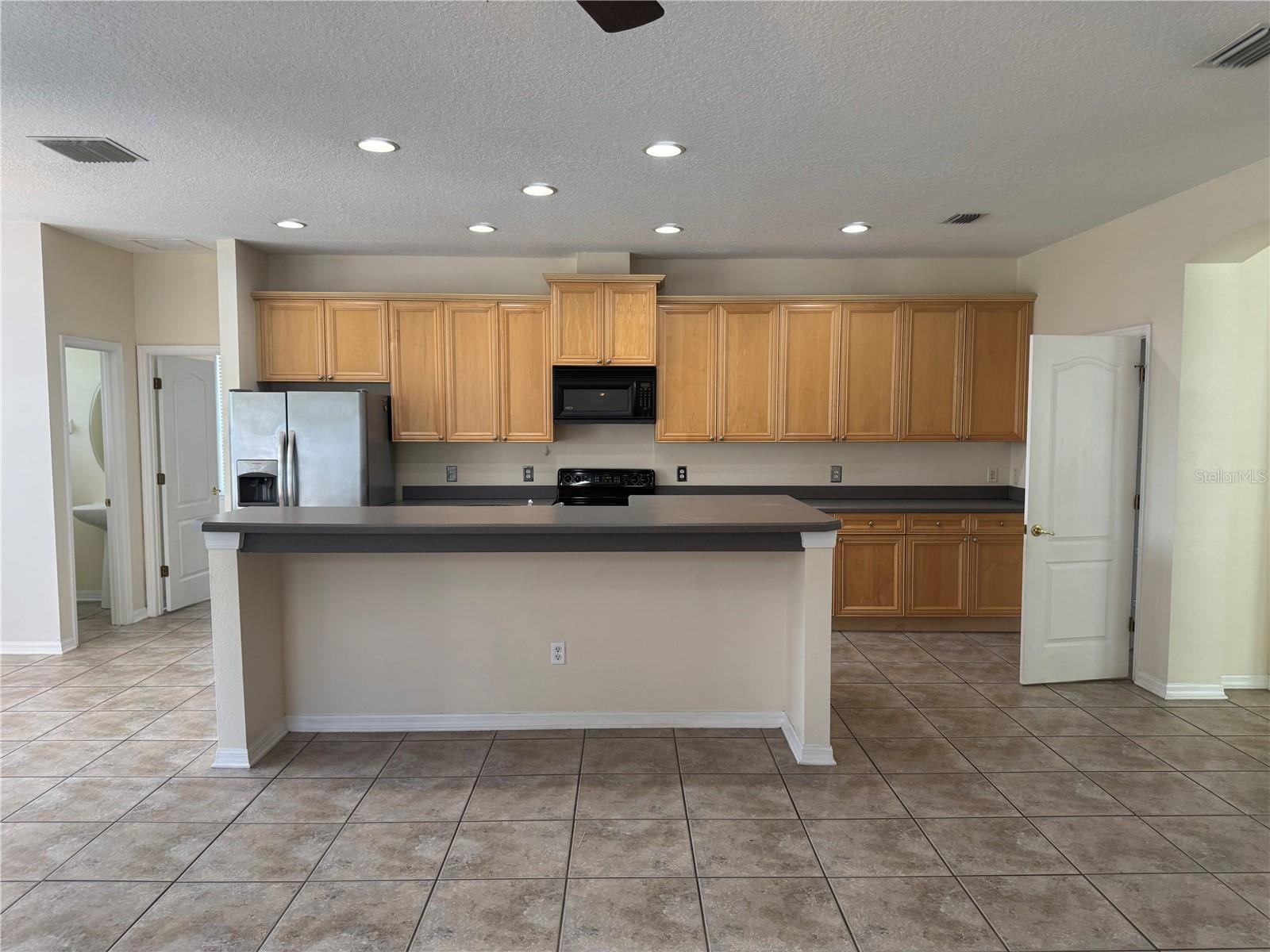 LAKES WINDERMERE PH 01 49 108 - Residential Lease