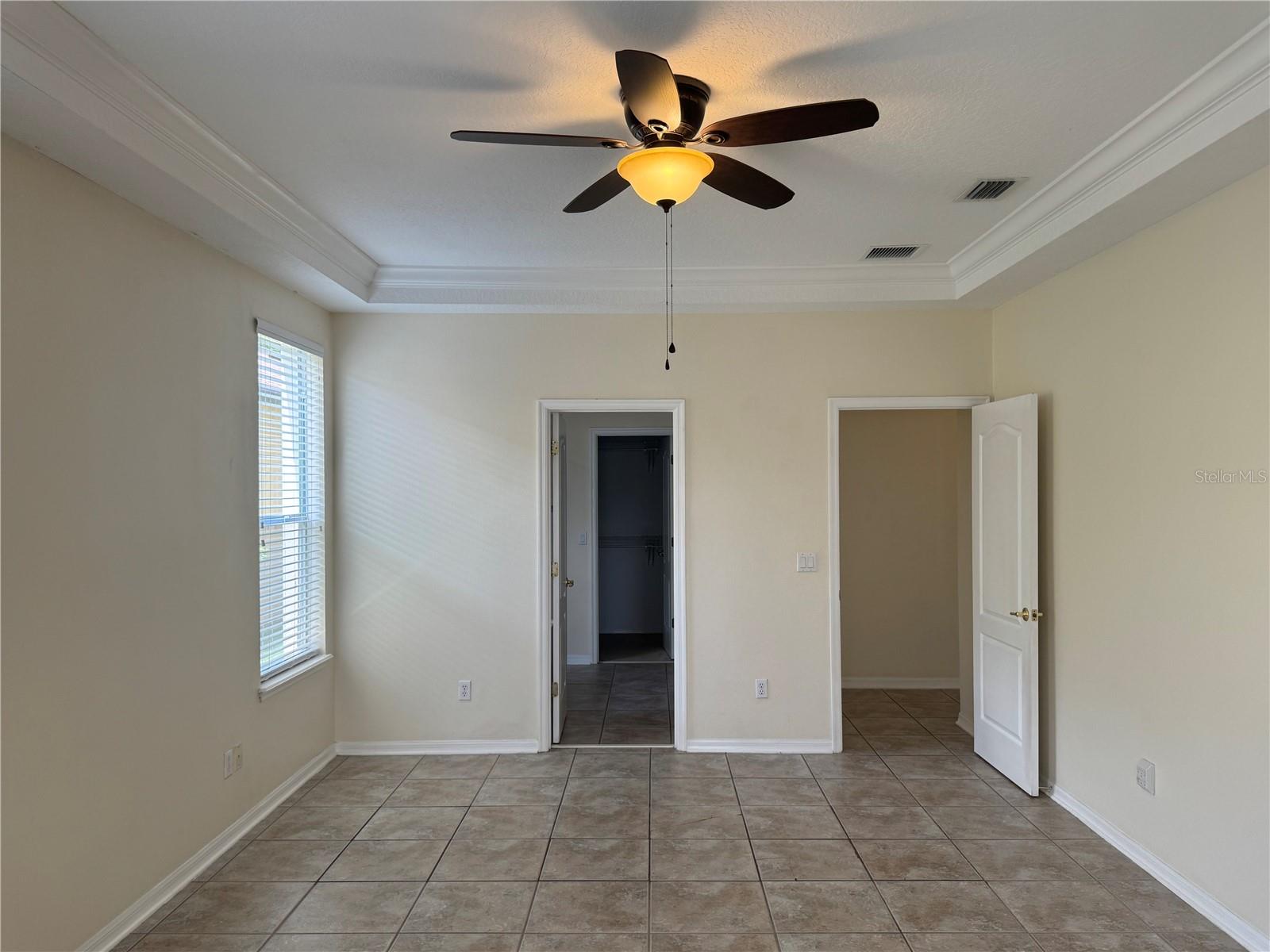 LAKES WINDERMERE PH 01 49 108 - Residential Lease