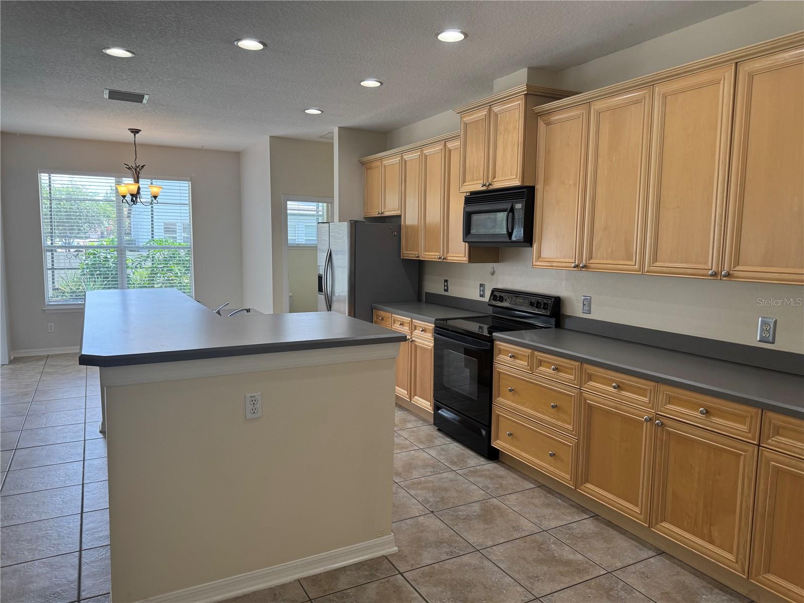 LAKES WINDERMERE PH 01 49 108 - Residential Lease