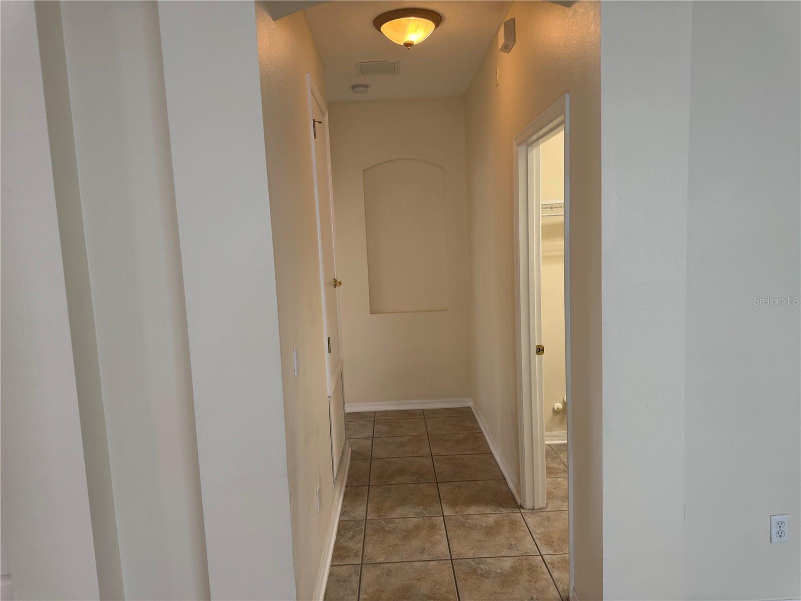LAKES WINDERMERE PH 01 49 108 - Residential Lease