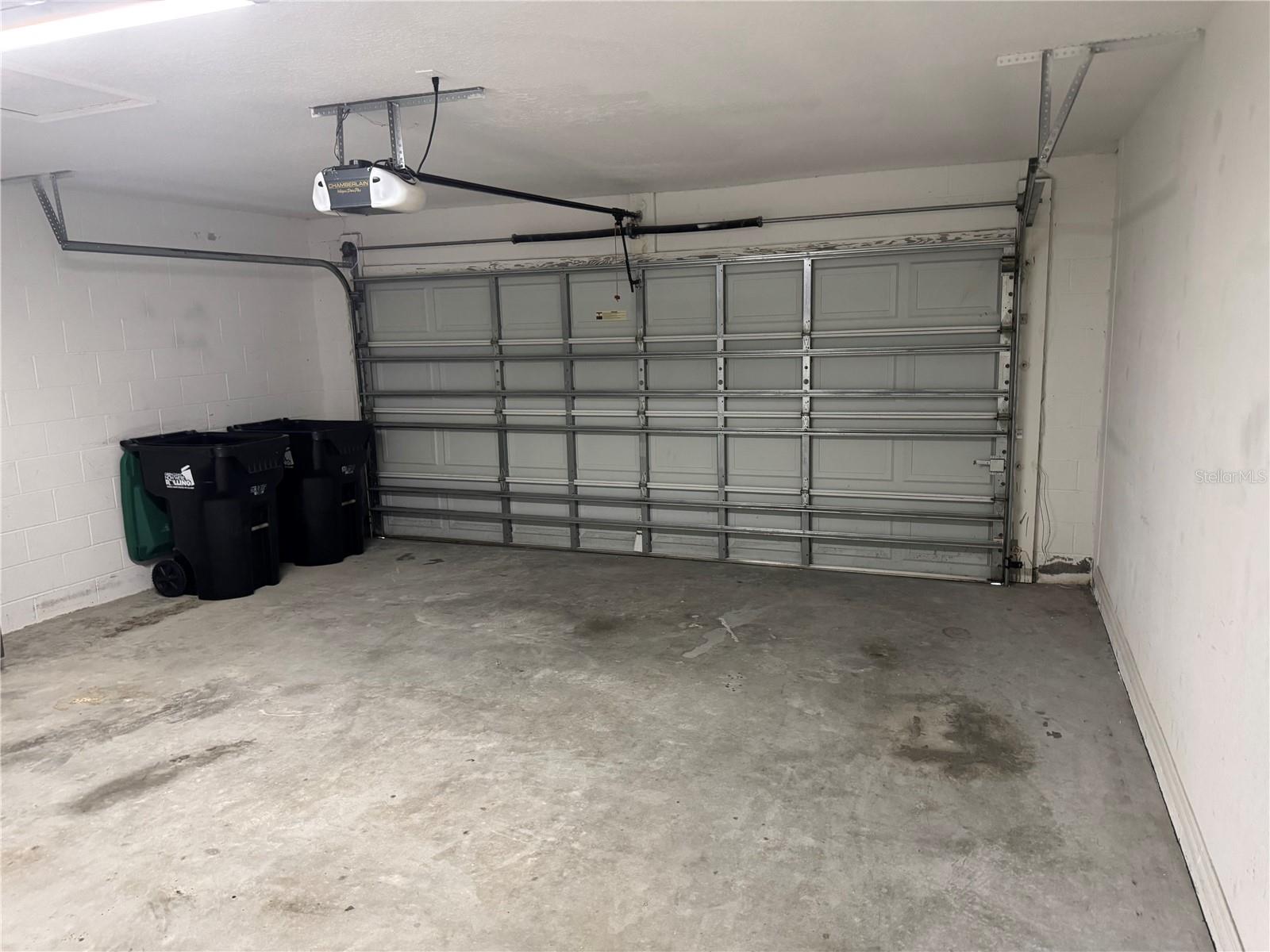 LAKES WINDERMERE PH 01 49 108 - Residential Lease