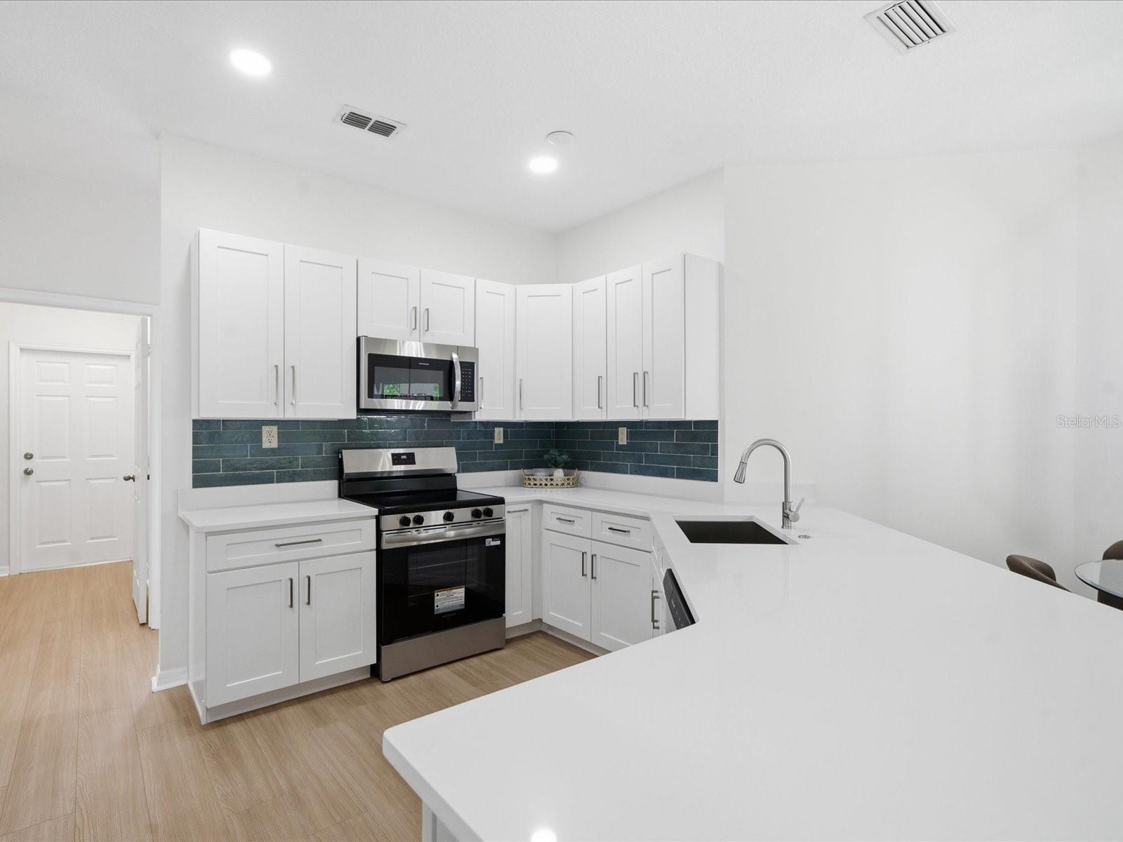 TAMPA DOWNS HEIGHTS - Residential