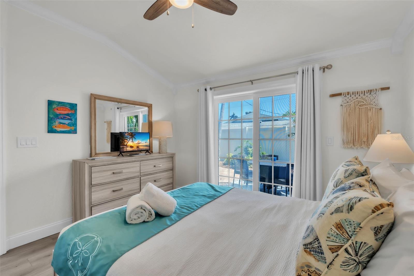 THE BLUE LAGOON - Residential