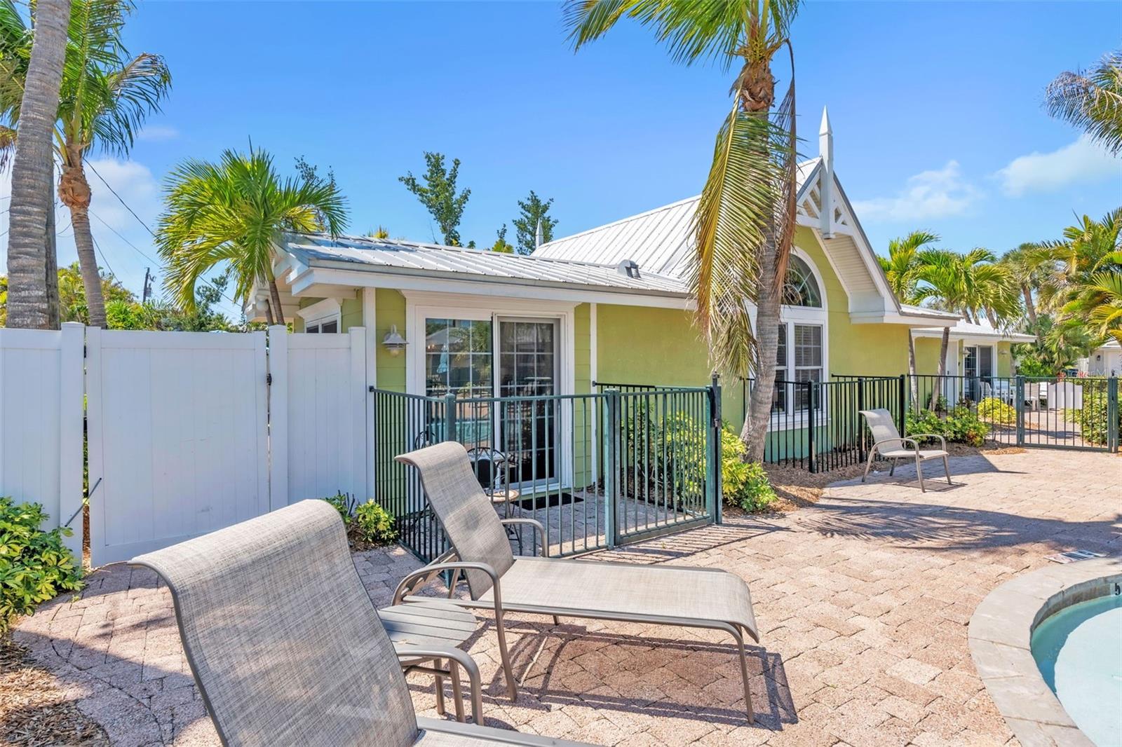 THE BLUE LAGOON - Residential