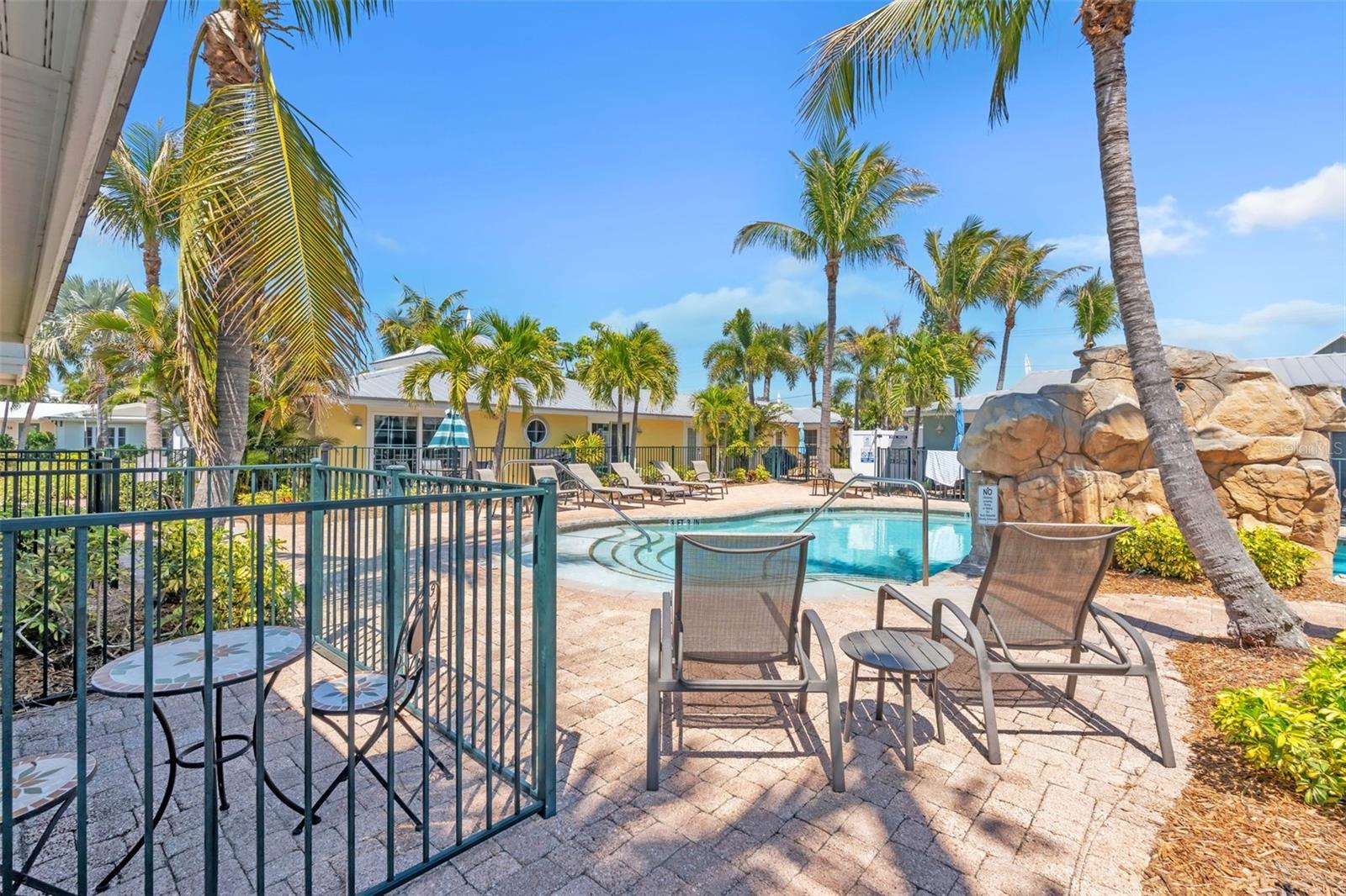 THE BLUE LAGOON - Residential