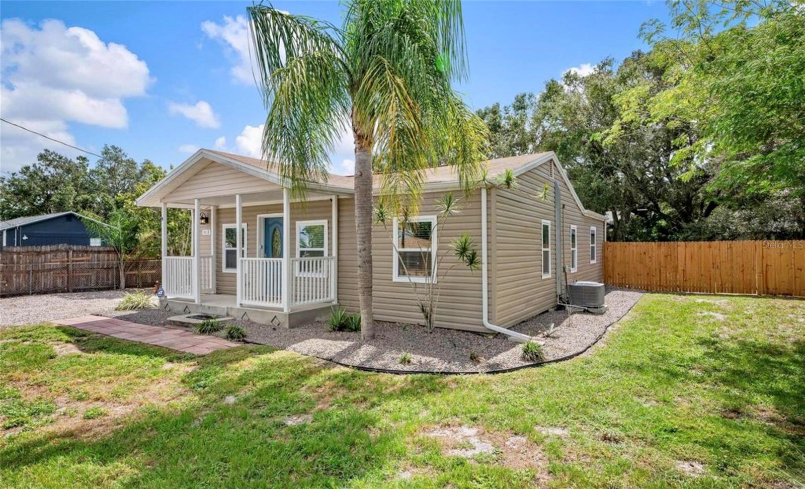 COTTAGE IN THE PINES - Residential