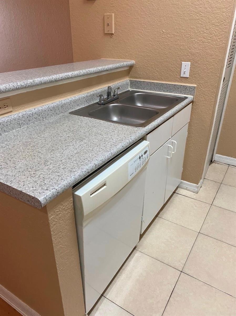 BELMONT/PK CENTRAL CONDO - Residential Lease