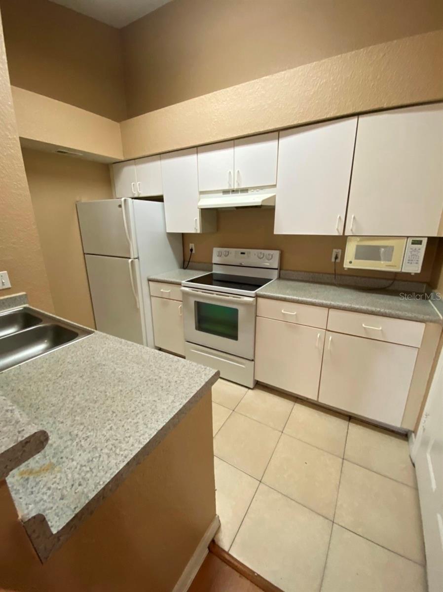 BELMONT/PK CENTRAL CONDO - Residential Lease