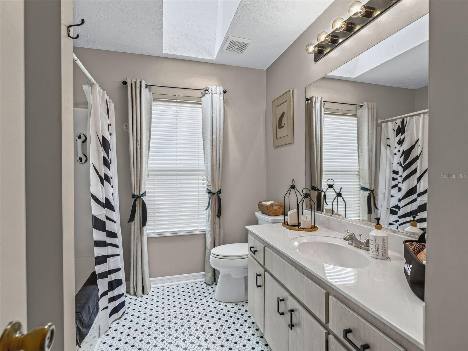 STONECREST - Residential
