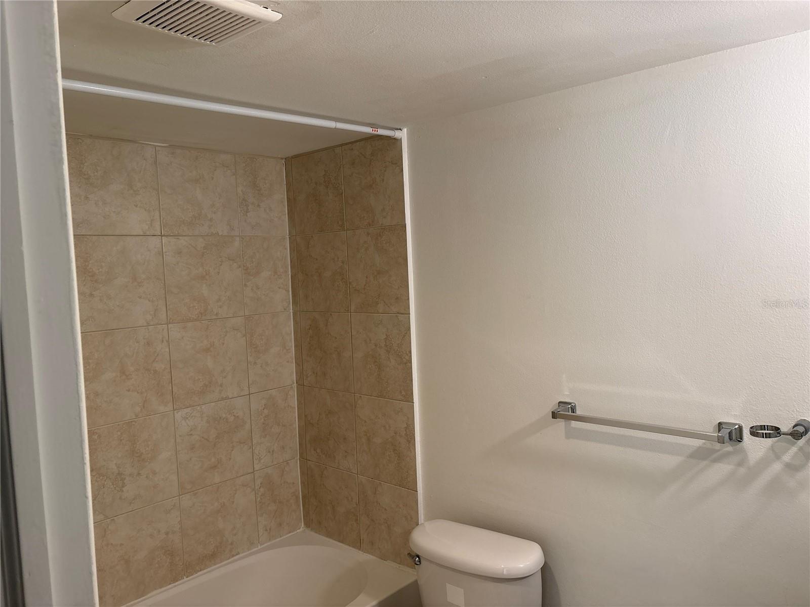 LAKESIDE CROSSING CONDO - Residential Lease