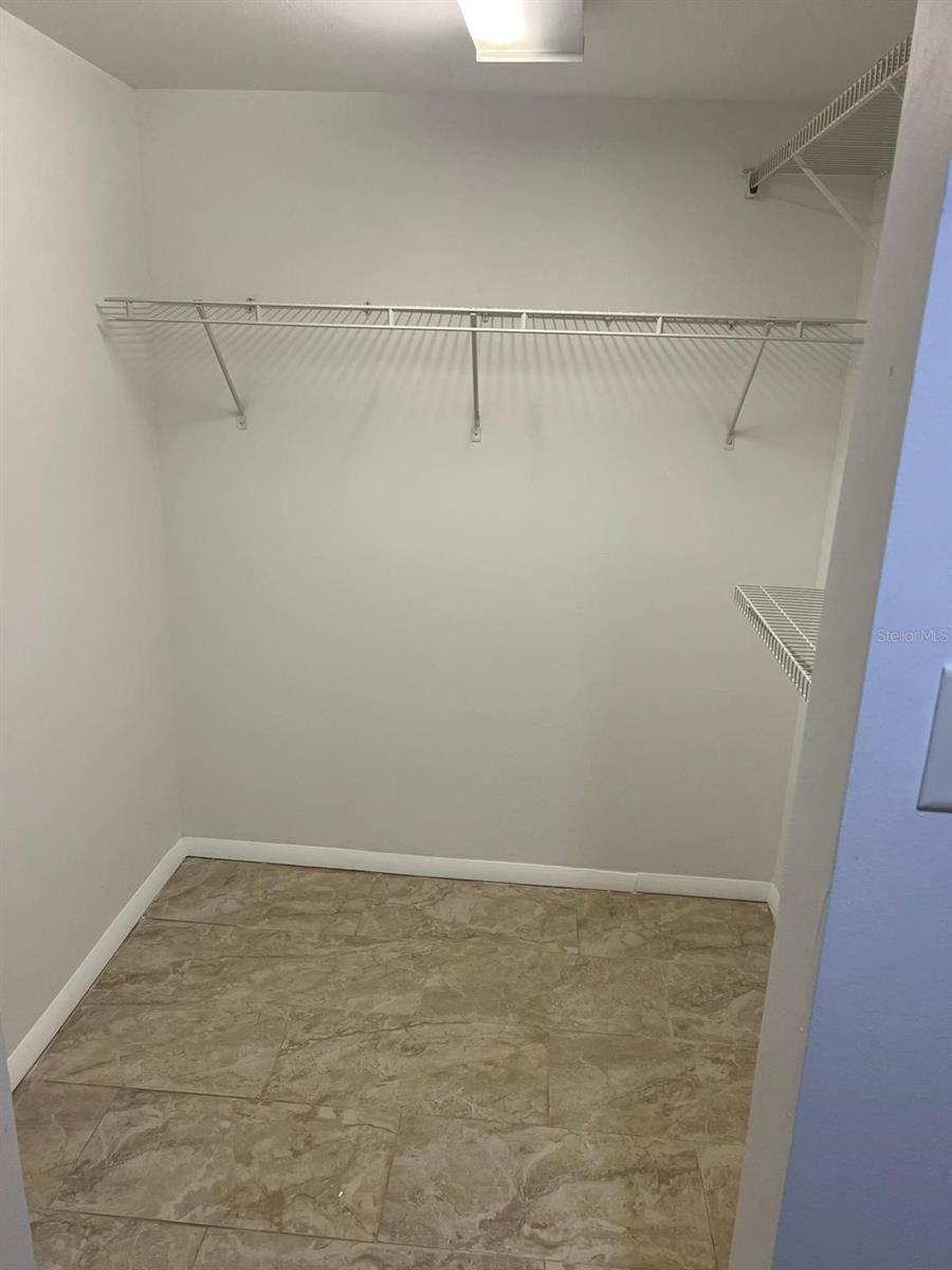 LAKESIDE CROSSING CONDO - Residential Lease