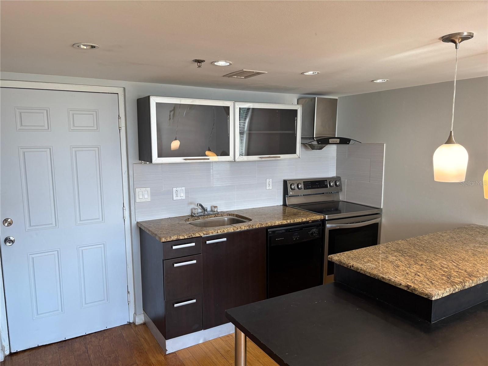 LAKESIDE CROSSING CONDO - Residential Lease