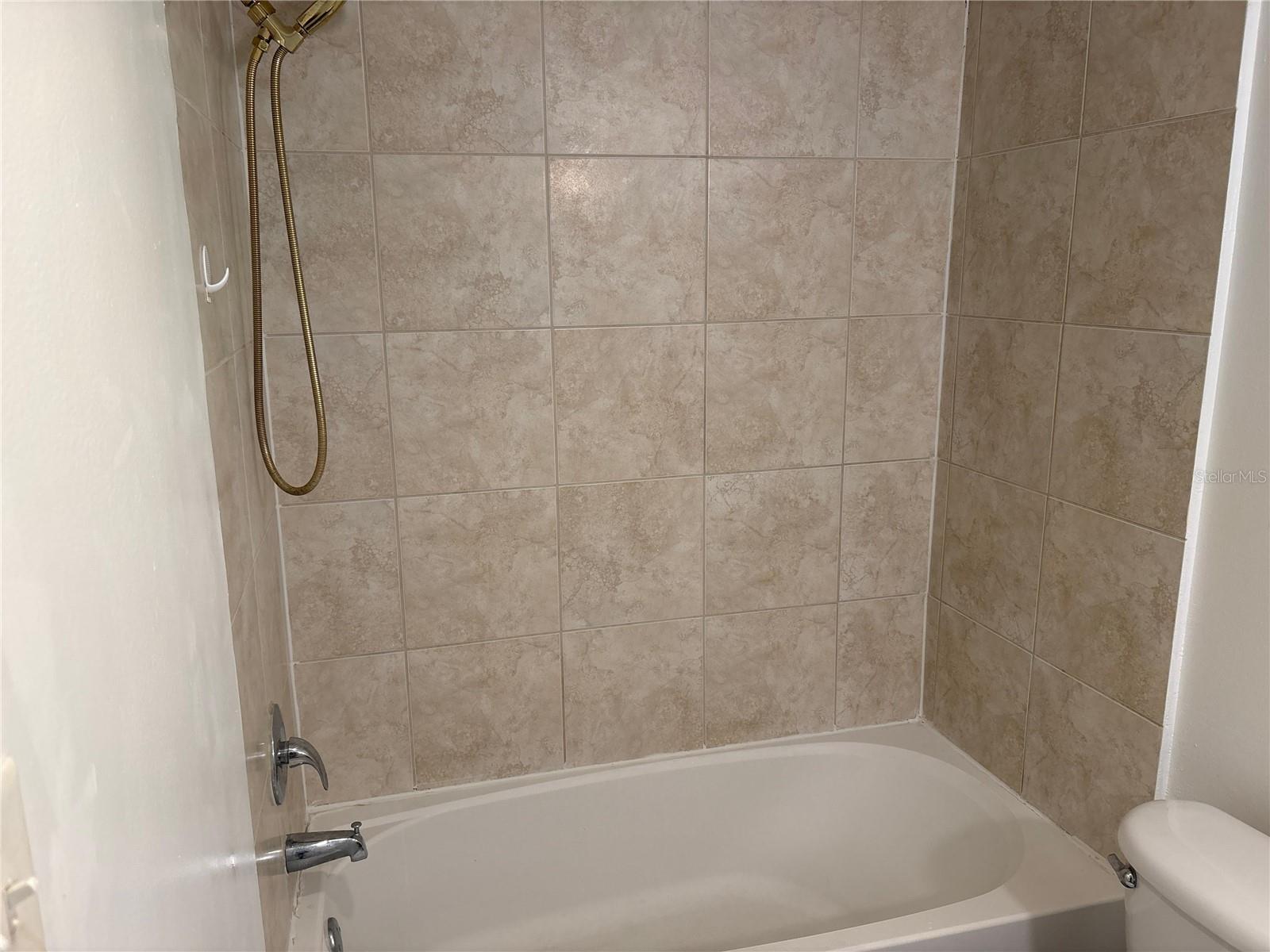 LAKESIDE CROSSING CONDO - Residential Lease