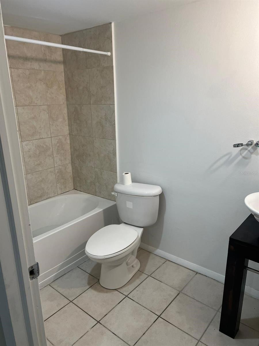 LAKESIDE CROSSING CONDO - Residential Lease