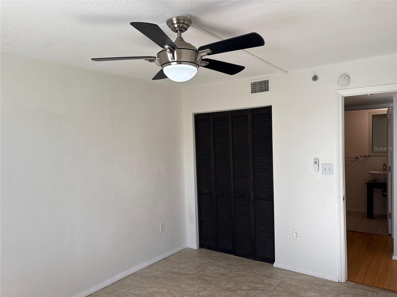 LAKESIDE CROSSING CONDO - Residential Lease