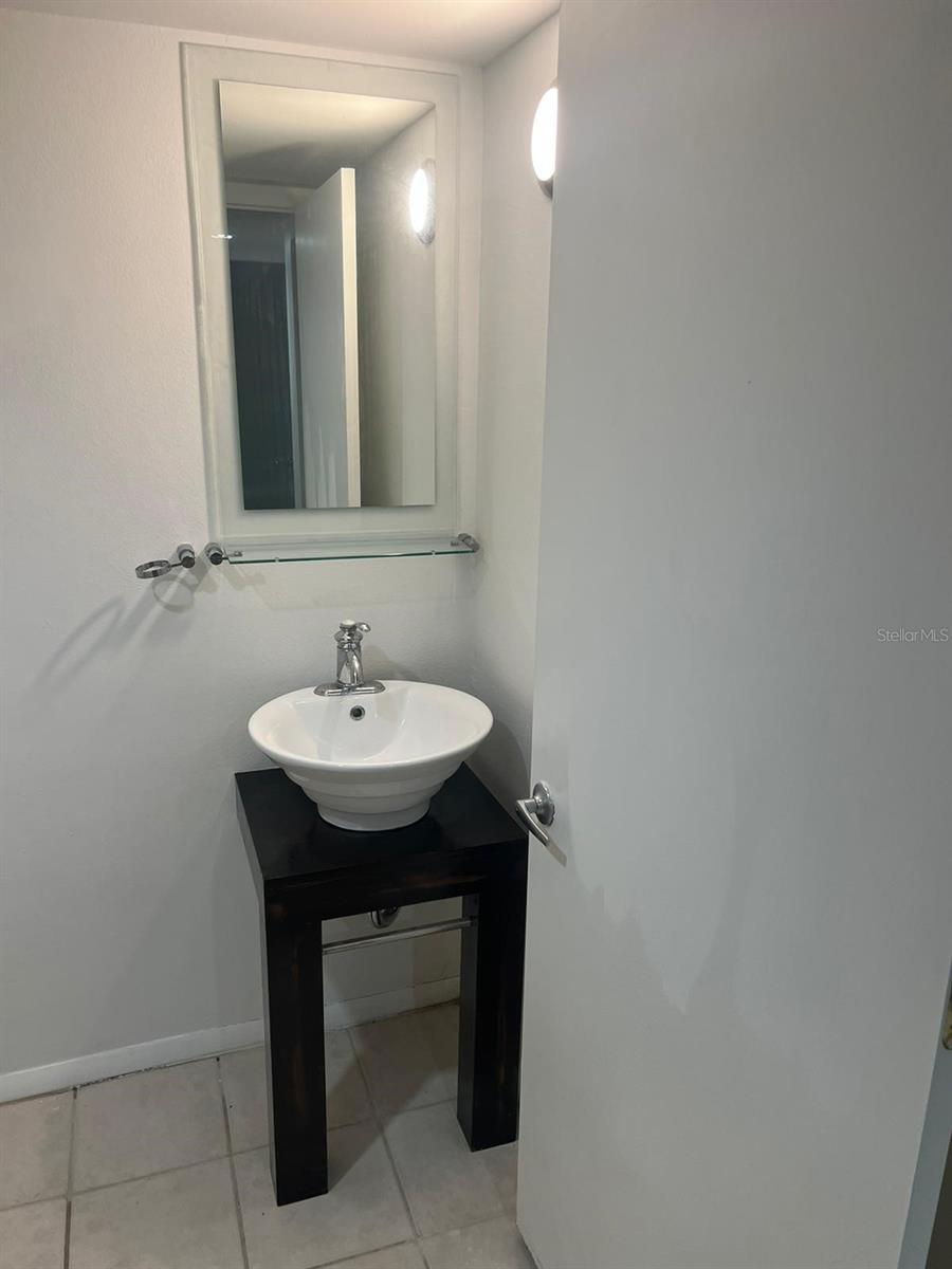LAKESIDE CROSSING CONDO - Residential Lease