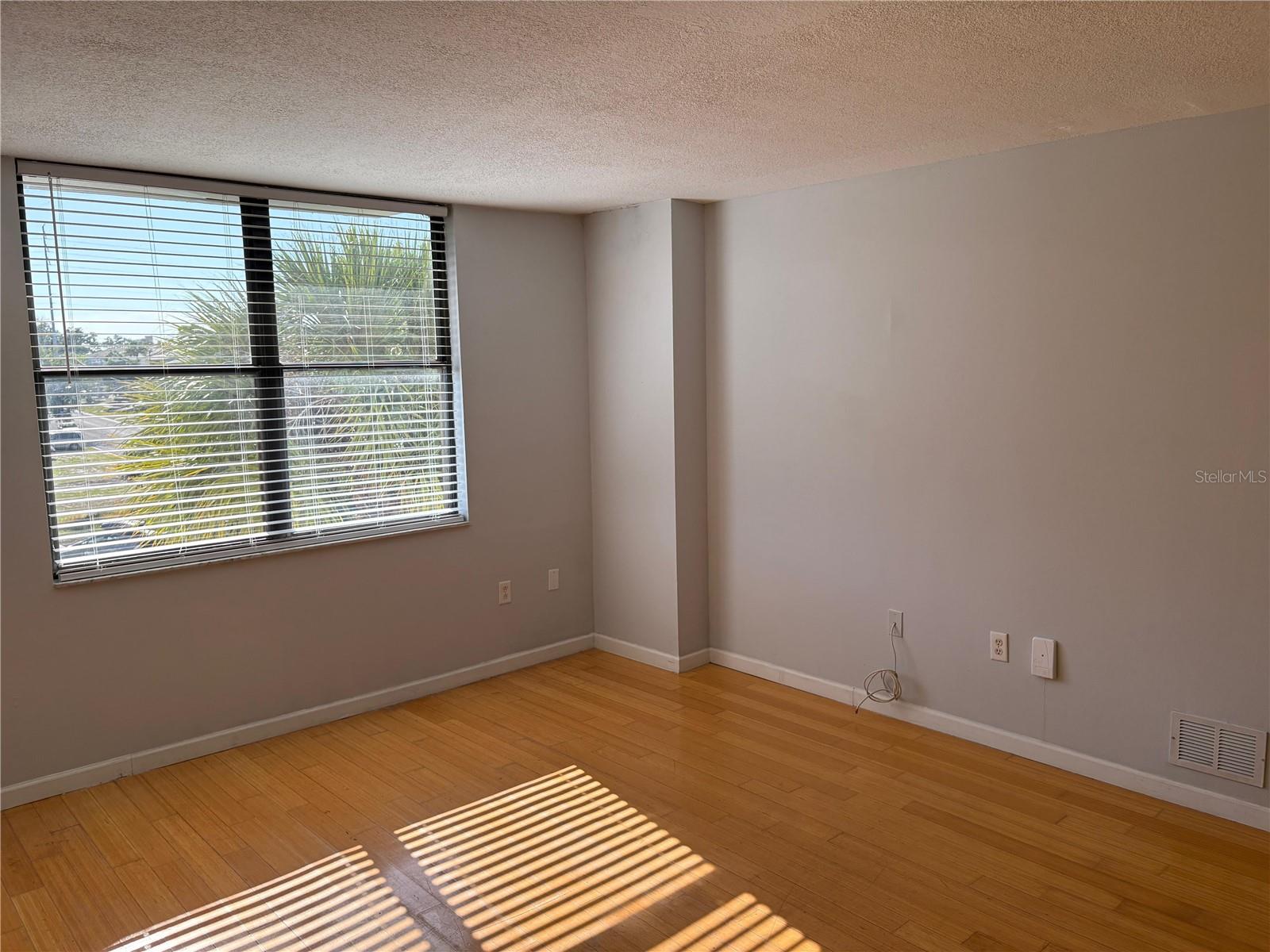 LAKESIDE CROSSING CONDO - Residential Lease