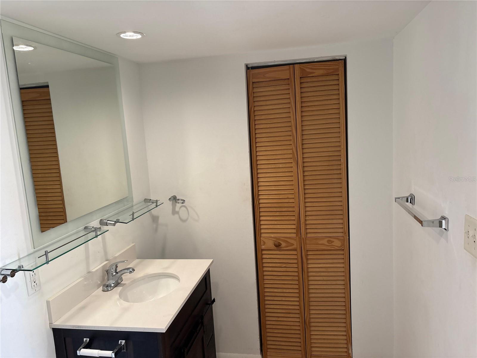 LAKESIDE CROSSING CONDO - Residential Lease